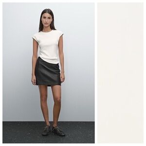 NWT Massimo Dutti White T-shirt with Contrast Detailing. Size XS.